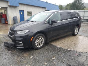  Salvage Chrysler Pacifica