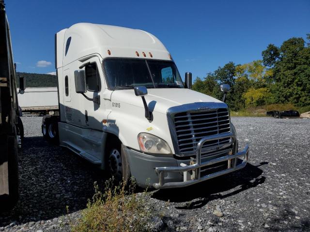  Salvage Freightliner Cascadia 1