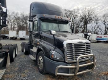  Salvage Freightliner Cascadia 1