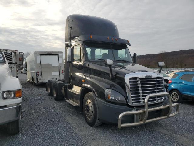  Salvage Freightliner Cascadia 1