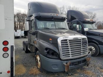  Salvage Freightliner Cascadia 1