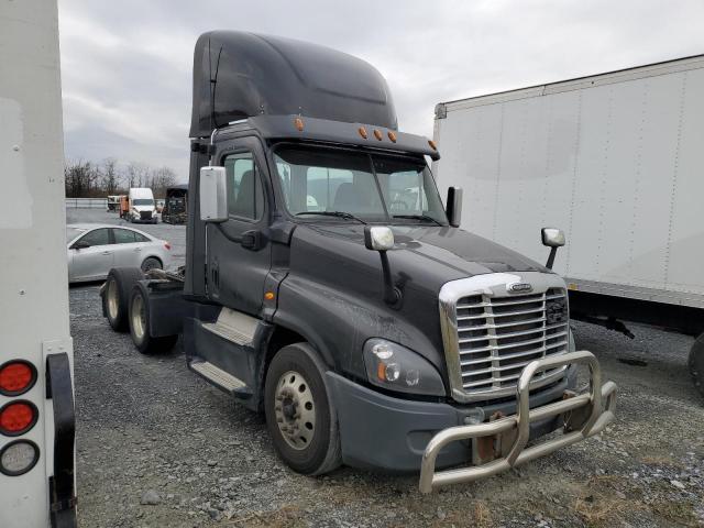  Salvage Freightliner Cascadia 1