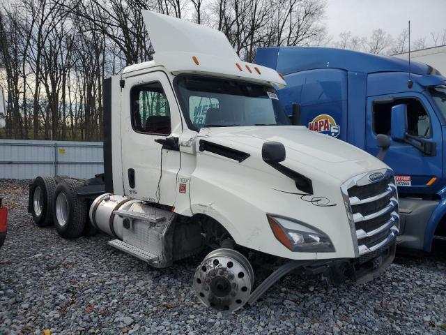  Salvage Freightliner Cascadia 1