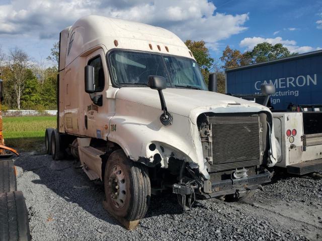  Salvage Freightliner Cascadia 1