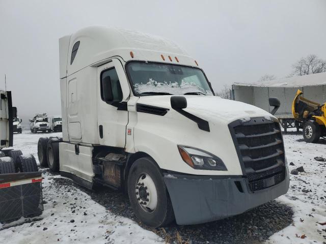  Salvage Freightliner Cascadia 1