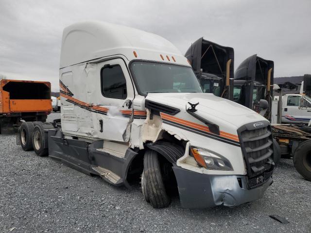  Salvage Freightliner Cascadia 1