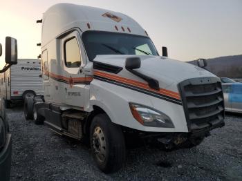  Salvage Freightliner Cascadia 1