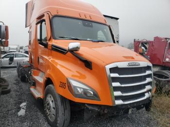  Salvage Freightliner Cascadia 1