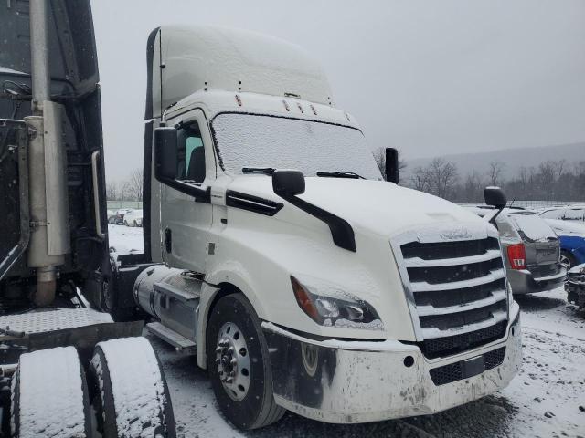  Salvage Freightliner Cascadia 1