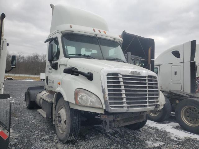  Salvage Freightliner Cascadia 1