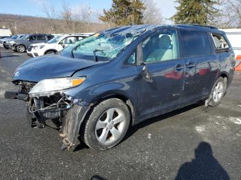  Salvage Toyota Sienna