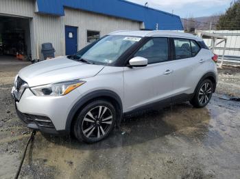  Salvage Nissan Kicks