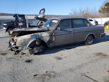  Salvage Volvo 244