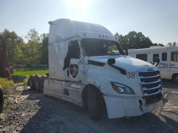  Salvage Freightliner Cascadia 1