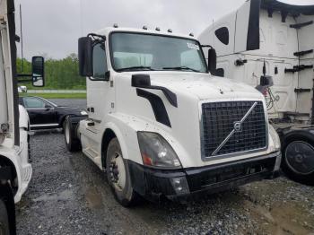  Salvage Volvo Vnl