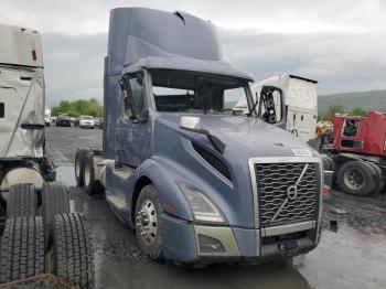  Salvage Volvo Vnl