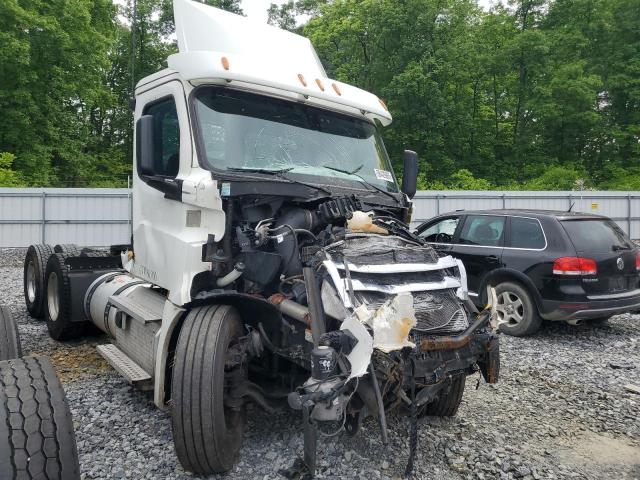  Salvage Freightliner Cascadia 1
