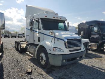  Salvage Freightliner Columbia 1