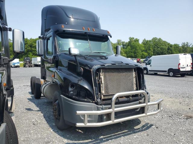  Salvage Freightliner Cascadia 1
