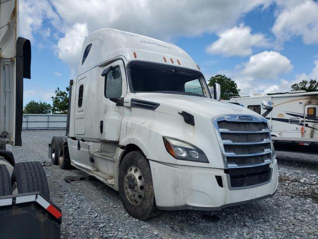  Salvage Freightliner Cascadia 1