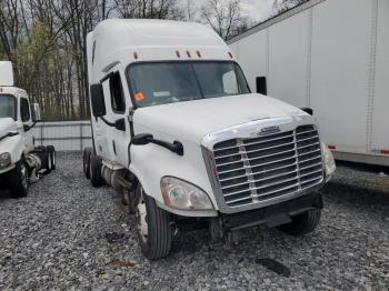  Salvage Freightliner Cascadia 1