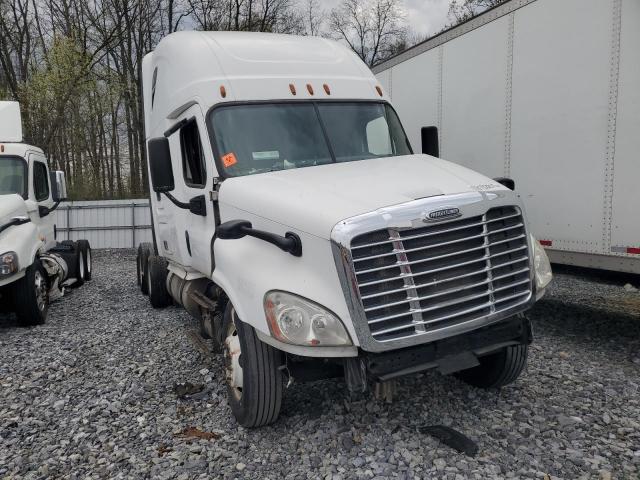  Salvage Freightliner Cascadia 1