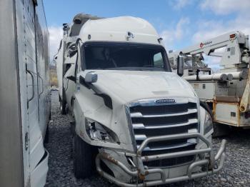  Salvage Freightliner Cascadia 1