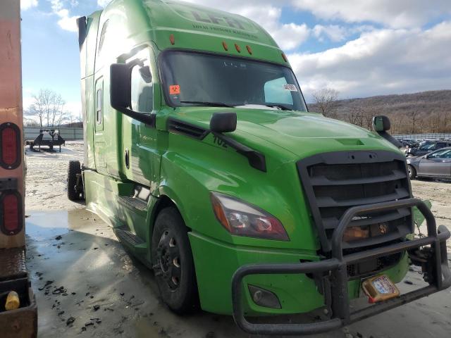  Salvage Freightliner Cascadia 1