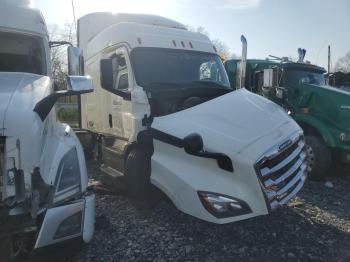  Salvage Freightliner Cascadia 1