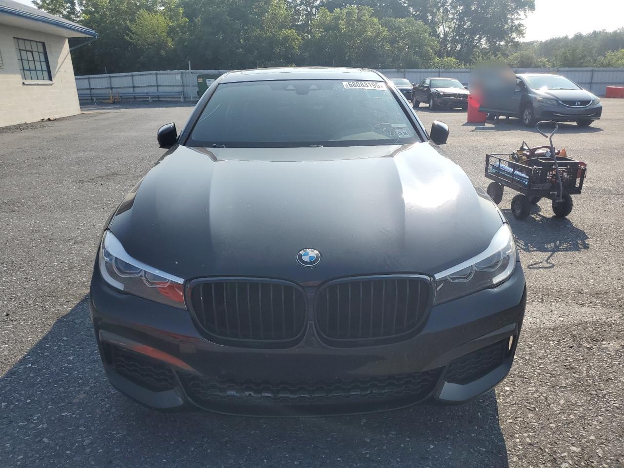 BMW 7 Series Xi Image 12