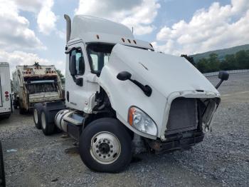  Salvage Freightliner Cascadia 1
