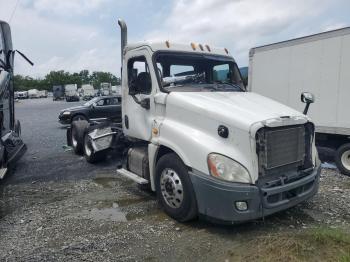  Salvage Freightliner Cascadia 1
