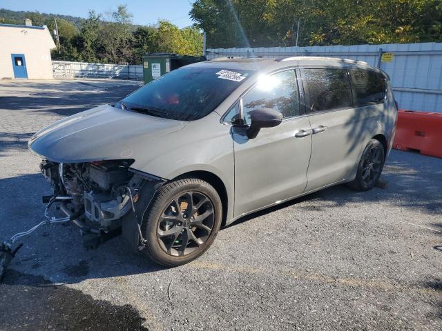  Salvage Chrysler Pacifica