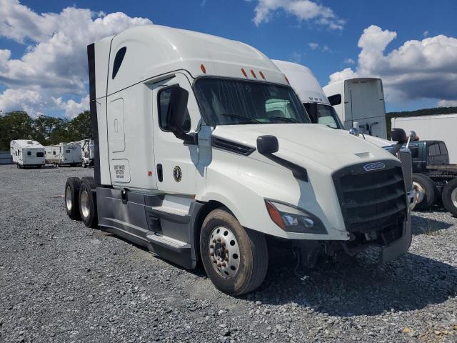  Salvage Freightliner Cascadia 1