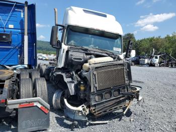  Salvage Volvo Vnl