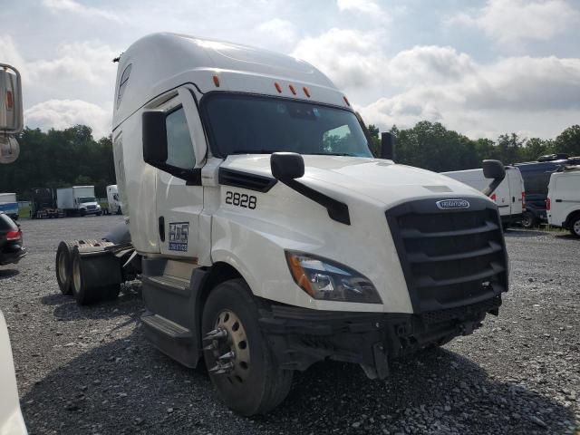  Salvage Freightliner Cascadia 1