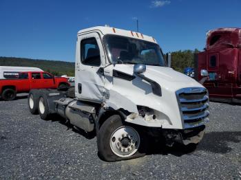  Salvage Freightliner Cascadia 1