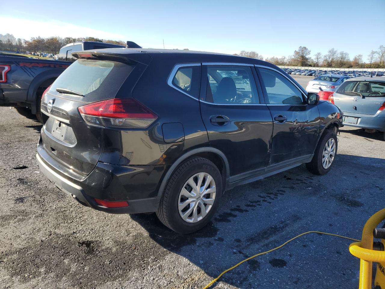 Nissan Rogue S Image 3