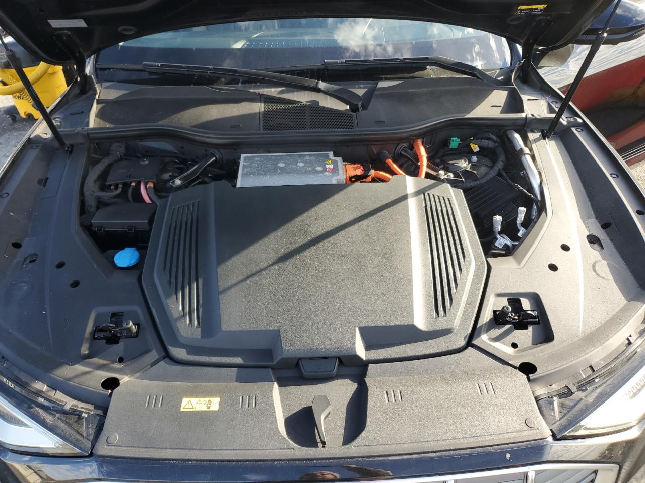 Audi e-tron Prestige Image 10