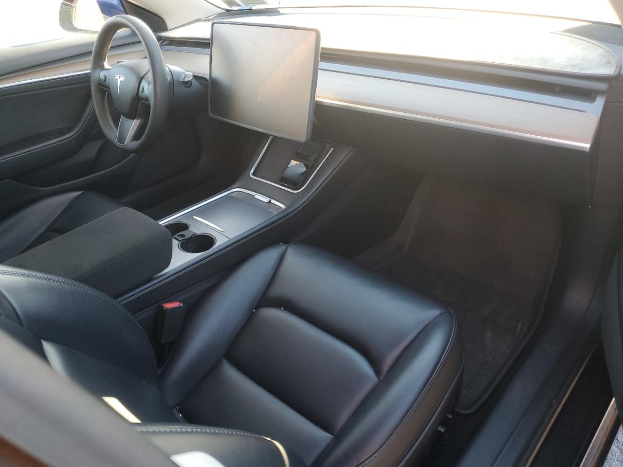 Tesla Model 3 Image 11