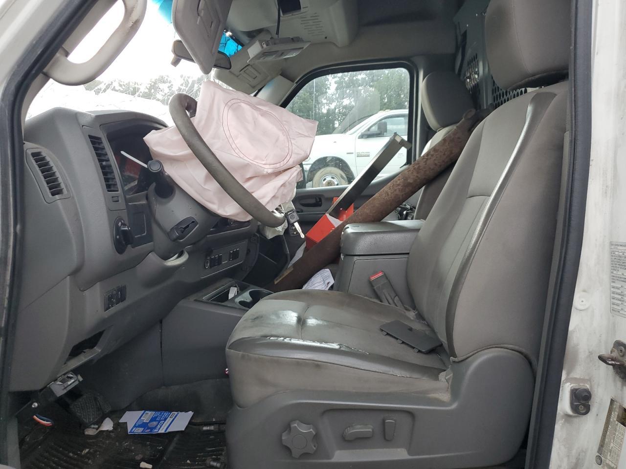 Nissan Nv 2500 Image 8