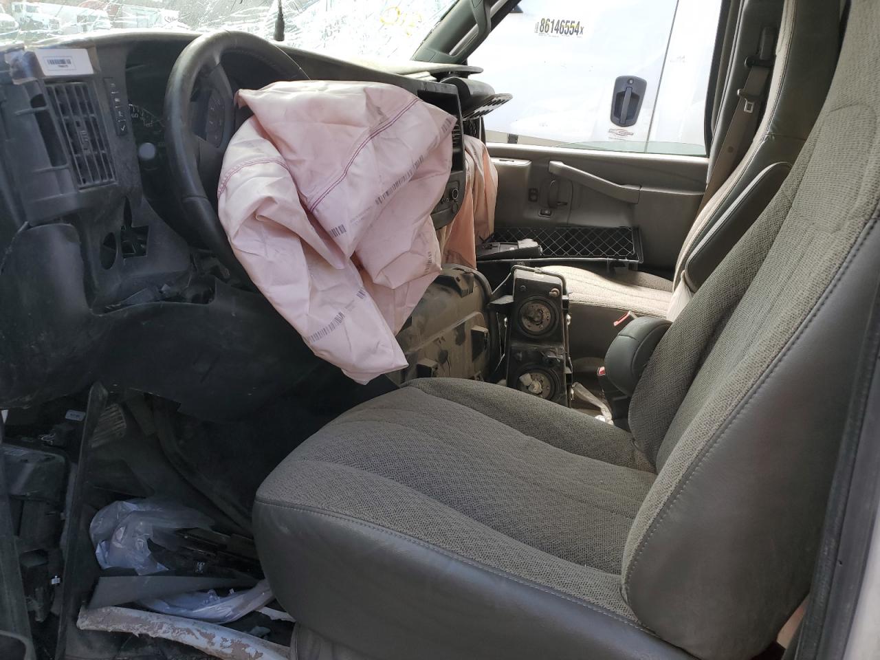 Chevrolet Express Image 8