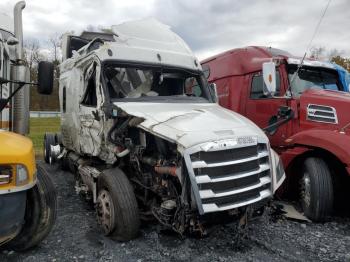  Salvage Freightliner Cascadia 1