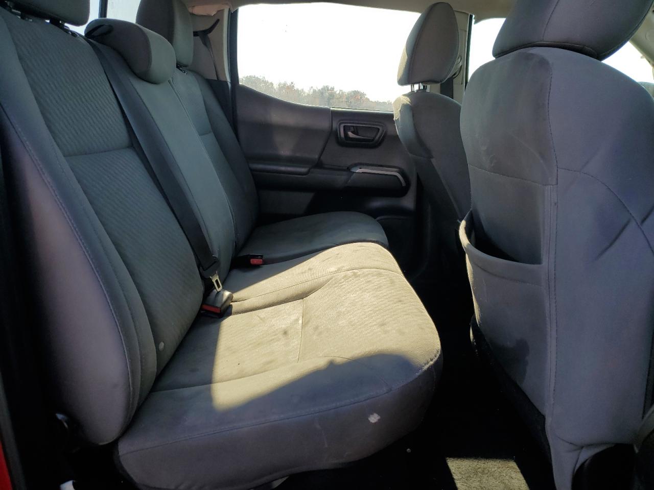 Toyota Tacoma Double Cab Image 12