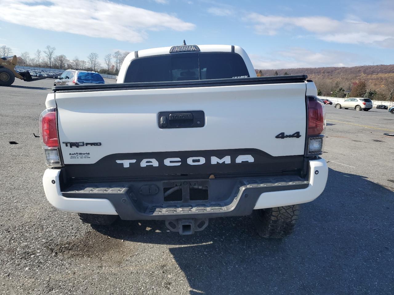 Toyota Tacoma Double Cab Image 12