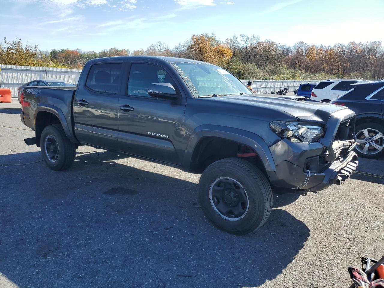 Toyota Tacoma Double Cab Image 3