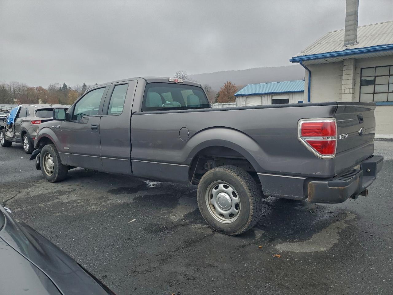 Ford F-150 Super Cab Image 2