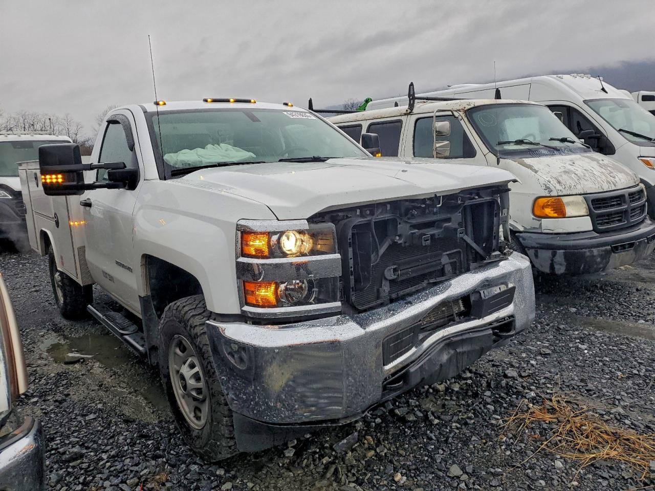 Chevrolet Silverado K2500 Heavy Duty Image 3