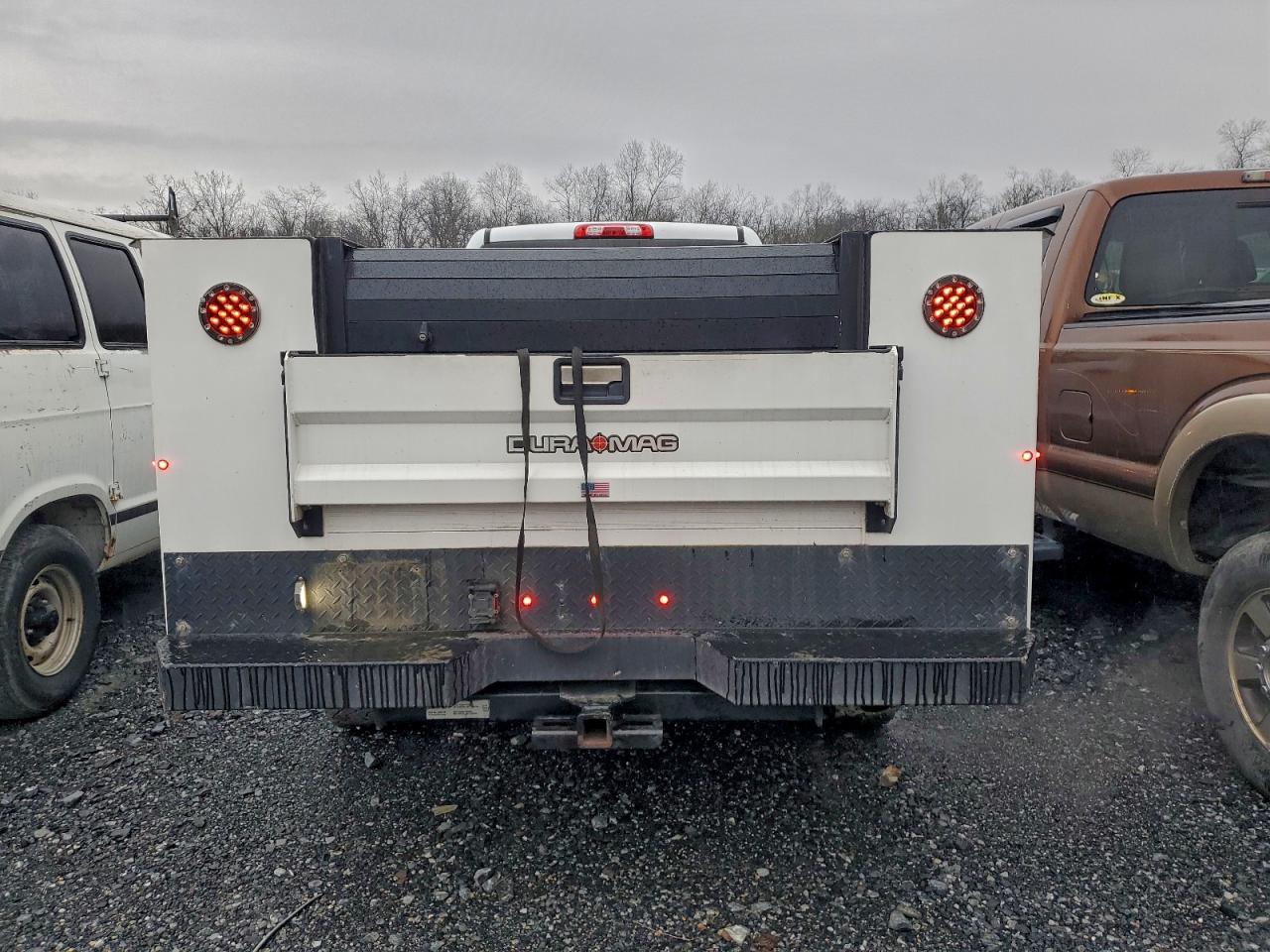 Chevrolet Silverado K2500 Heavy Duty Image 4