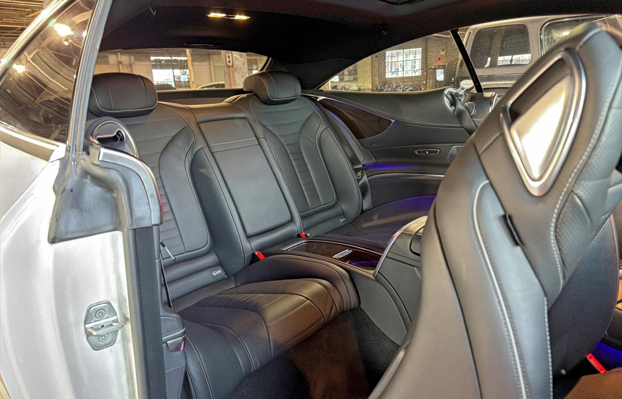 Mercedes-Benz S-Class 550 Image 7